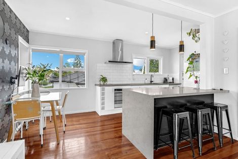 Photo of property in 20 Sylvan Crescent, Te Atatu South, Auckland, 0610