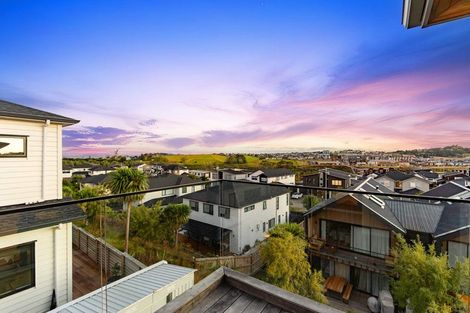 Photo of property in 4 Hanikura Street, Long Bay, Auckland, 0630