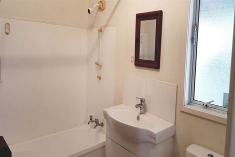 Photo of property in 3 Caspian Close, New Lynn, Auckland, 0600