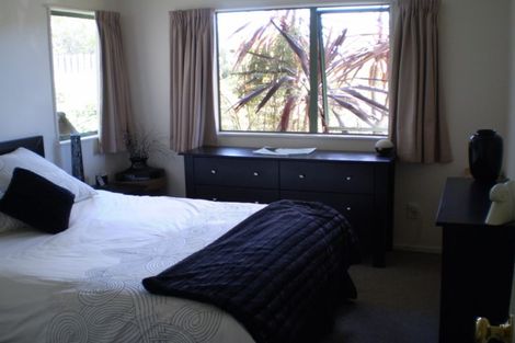 Photo of property in 13 Woodhams Street, Beach Haven, Auckland, 0626