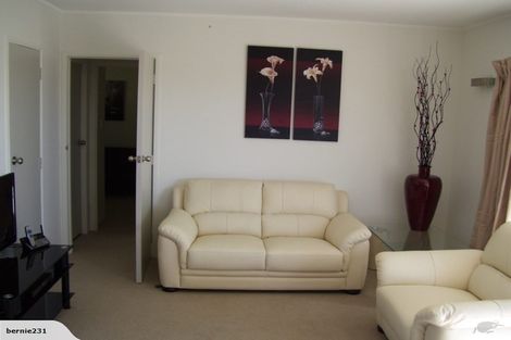 Photo of property in 2/10 Raewyn Place, Pakuranga, Auckland, 2010