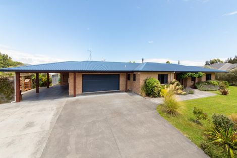 Photo of property in 57 Waicola Drive, Fitzherbert, Palmerston North, 4471