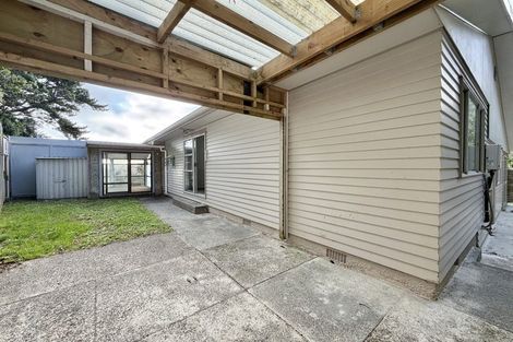 Photo of property in 33 Omega Street, Newlands, Wellington, 6037