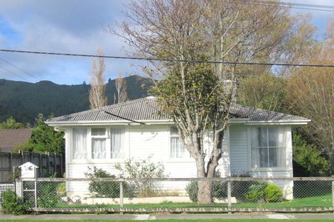 Photo of property in 408 George Street, Stokes Valley, Lower Hutt, 5019