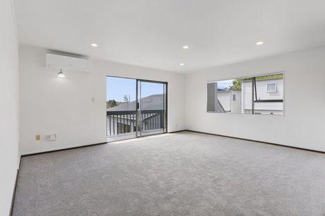 Photo of property in 34 Capilano Place, Glenfield, Auckland, 0629