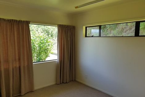 Photo of property in 129 Miromiro Road, Normandale, Lower Hutt, 5010