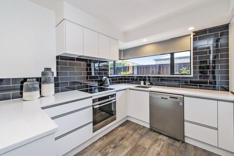 Photo of property in 65 Palmers Road, New Brighton, Christchurch, 8083