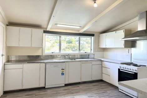 Photo of property in 10 Black Rock Road, Newlands, Wellington, 6037