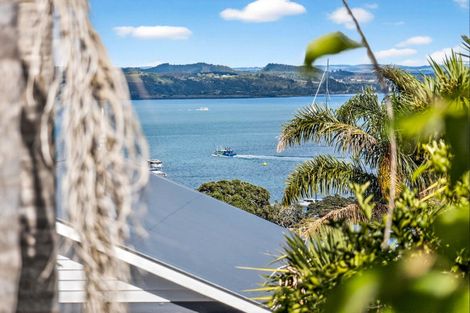 Photo of property in 8 Robertson Street, Russell, 0202