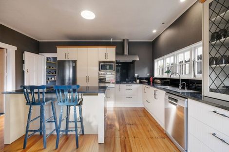 Photo of property in 69 Forest Lake Road, Forest Lake, Hamilton, 3200