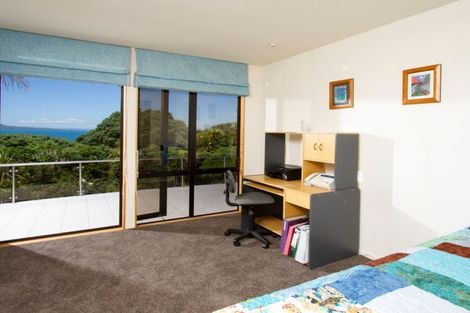 Photo of property in 2/19 Churchill Road, Murrays Bay, Auckland, 0630