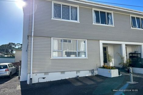 Photo of property in 27 Bulteel Street, New Plymouth, 4310