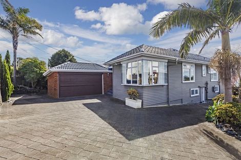 Photo of property in 89 East Coast Road, Castor Bay, Auckland, 0620