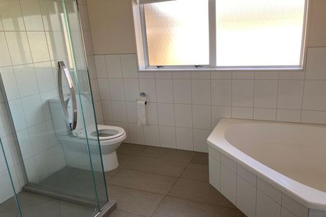 Photo of property in 2 Framalda Place, Conifer Grove, Takanini, 2112