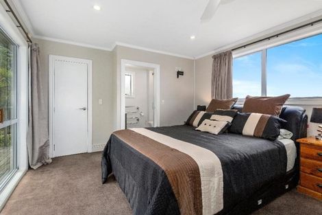 Photo of property in 2/150 Tirohanga Road, Tirohanga, Lower Hutt, 5010