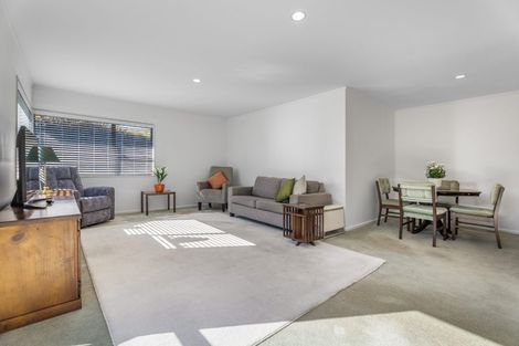 Photo of property in 2/71 Potter Avenue, Northcote, Auckland, 0627