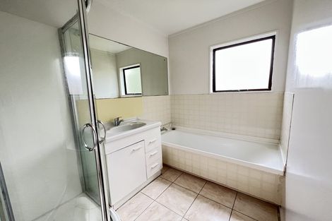 Photo of property in 50 Aviemore Drive, Highland Park, Auckland, 2010