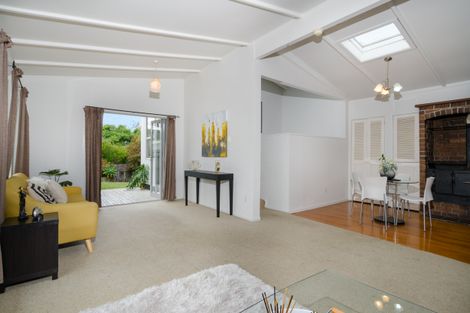 Photo of property in 22 Vina Place, Massey, Auckland, 0614