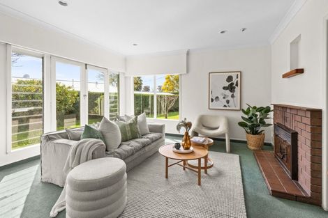Photo of property in 16 Howard Road, Taradale, Napier, 4112
