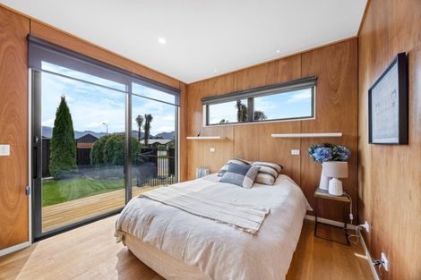 Photo of property in 16 Sapphire Spring Rise, Wanaka, 9305
