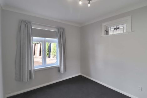 Photo of property in 55 Hungerford Road, Houghton Bay, Wellington, 6023