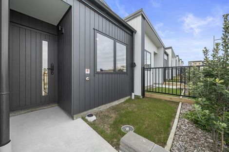 Photo of property in 2/4 Glenburn Road, Hobsonville, 0616