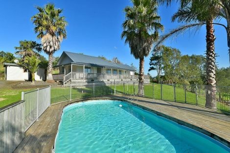 Photo of property in 141 Mangakura Road, Helensville, 0875