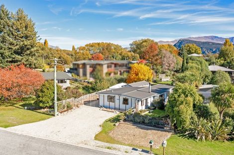 Photo of property in 7 Kinnibeg Street, Albert Town, Wanaka, 9305