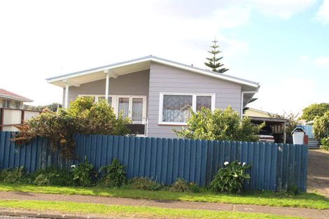 Photo of property in 77 Calthorp Close, Favona, Auckland, 2024