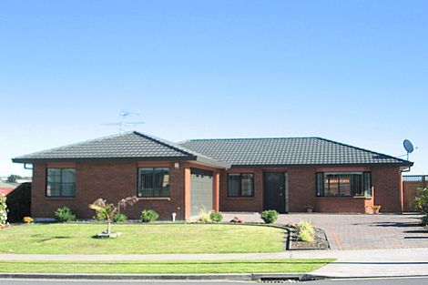 Photo of property in 13 Glenveagh Park Drive, Weymouth, Auckland, 2103