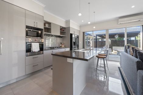 Photo of property in 32 Rainey Crescent, Papamoa Beach, Papamoa, 3118