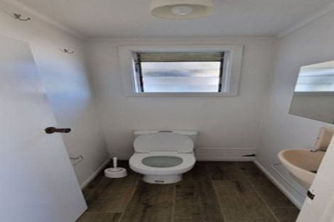 Photo of property in 2/52 College Road, Northcote, Auckland, 0627