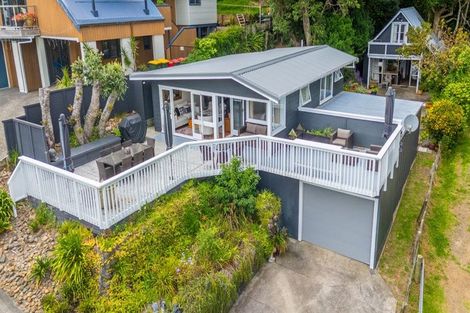 Photo of property in 120 Kawakawa Bay Coast Road, Kawakawa Bay, Papakura, 2585
