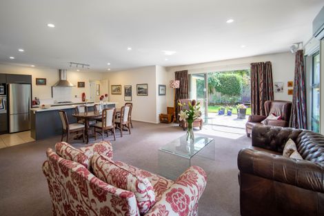 Photo of property in 4 The Oval, Hillmorton, Christchurch, 8024