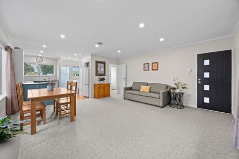Photo of property in 2/4 Illana Place, Ranui, Auckland, 0612