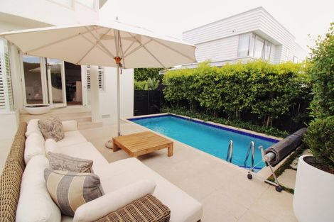 Photo of property in 1/2 Holiday Road, Milford, Auckland, 0620