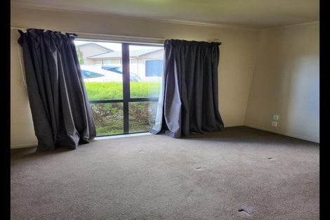 Photo of property in 30 Zefiro Drive, Massey, Auckland, 0614