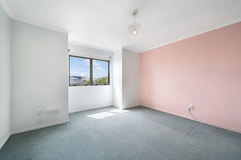 Photo of property in 2 Ochre Place, Blockhouse Bay, Auckland, 0600
