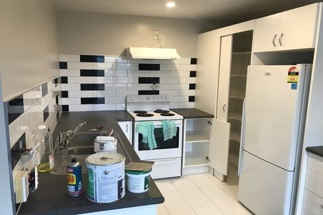 Photo of property in 2/93a Kelburn Parade, Kelburn, Wellington, 6012