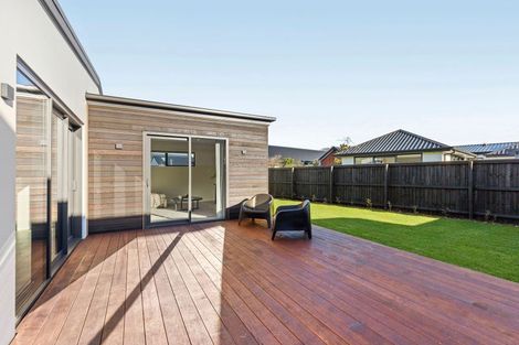 Photo of property in 28 Greystone Close, Halswell, 8025