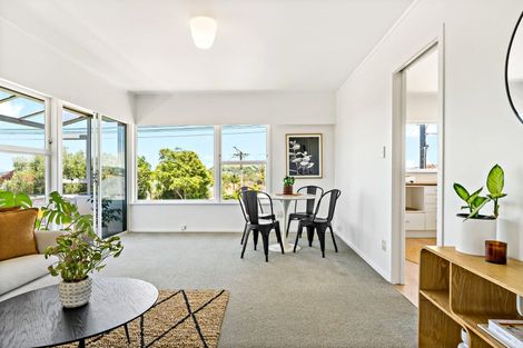 Photo of property in 1/34 Old Lake Road, Narrow Neck, Auckland, 0624