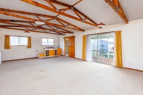 Photo of property in 235 Edmonton Road, Te Atatu South, Auckland, 0610