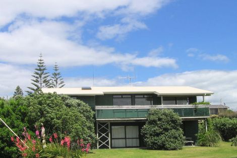Photo of property in 2 Broadway Road, Waihi Beach, 3611