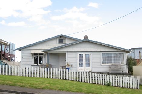 Photo of property in 6 Seaton Street, Strandon, New Plymouth, 4312