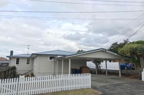 Photo of property in 4 Harding Avenue, Te Atatu South, Auckland, 0610