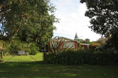 Photo of property in 660 Waikawa Beach Road, Waikawa Beach, Levin, 5573