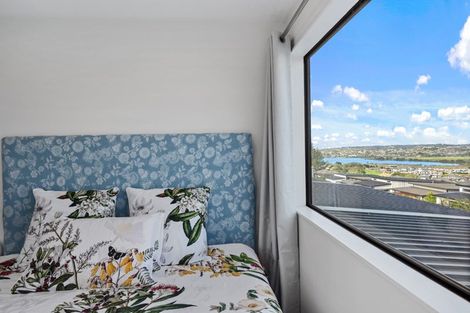 Photo of property in 54 Ascension Crescent, Orewa, 0931