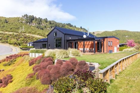 Photo of property in 2 Peregrine Place, Kinloch, Taupo, 3377