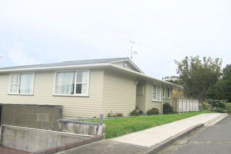 Photo of property in 4 Walnut Way, Maungaraki, Lower Hutt, 5010