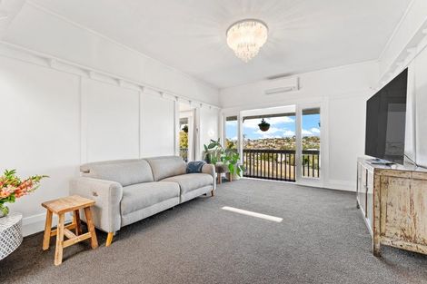 Photo of property in 18 Penton Road, Stanmore Bay, Whangaparaoa, 0932